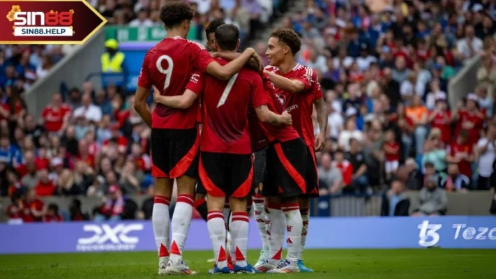 doi hinh ra san Đội hình ra sân thi đấu MU vs Rangers